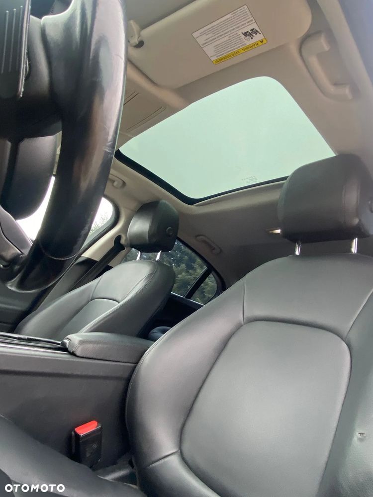 Jaguar XE 25t Prestige - 12