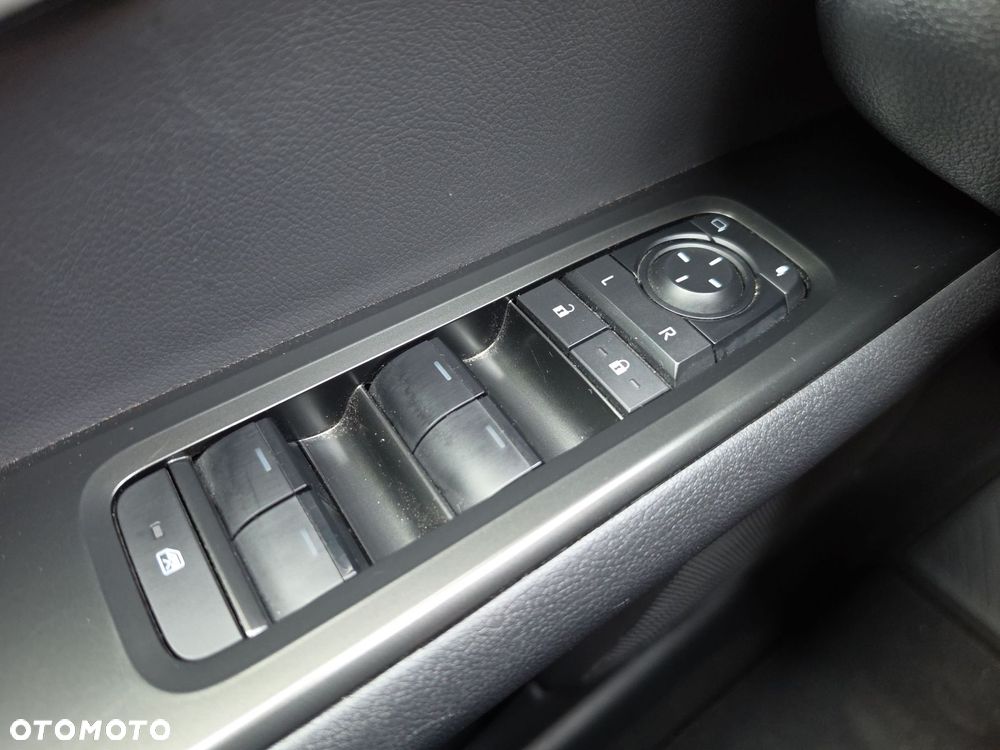 Lexus UX 300h Business - 19