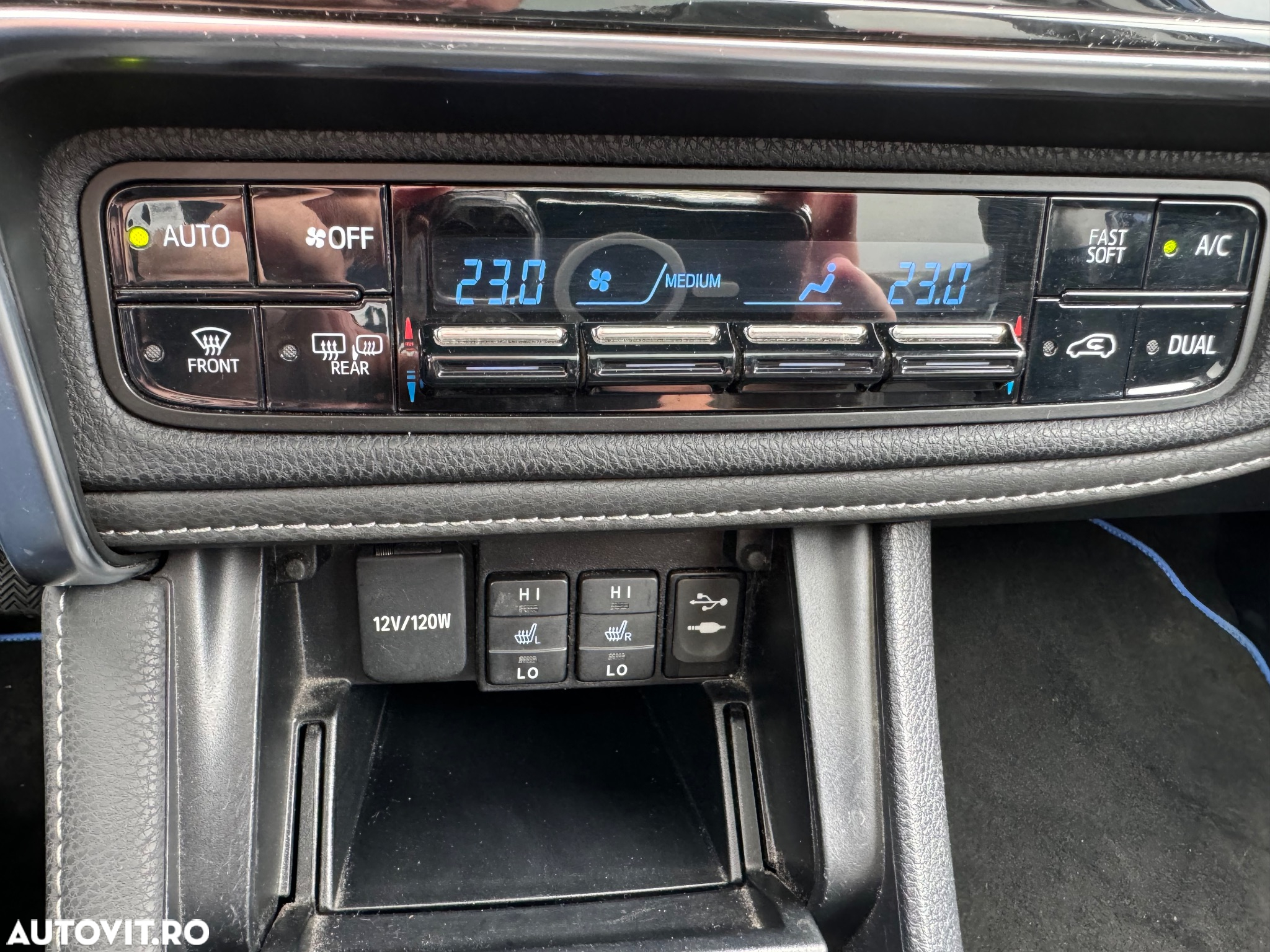 Toyota Auris 1.6 D-4D Touring Sports Executive - 11