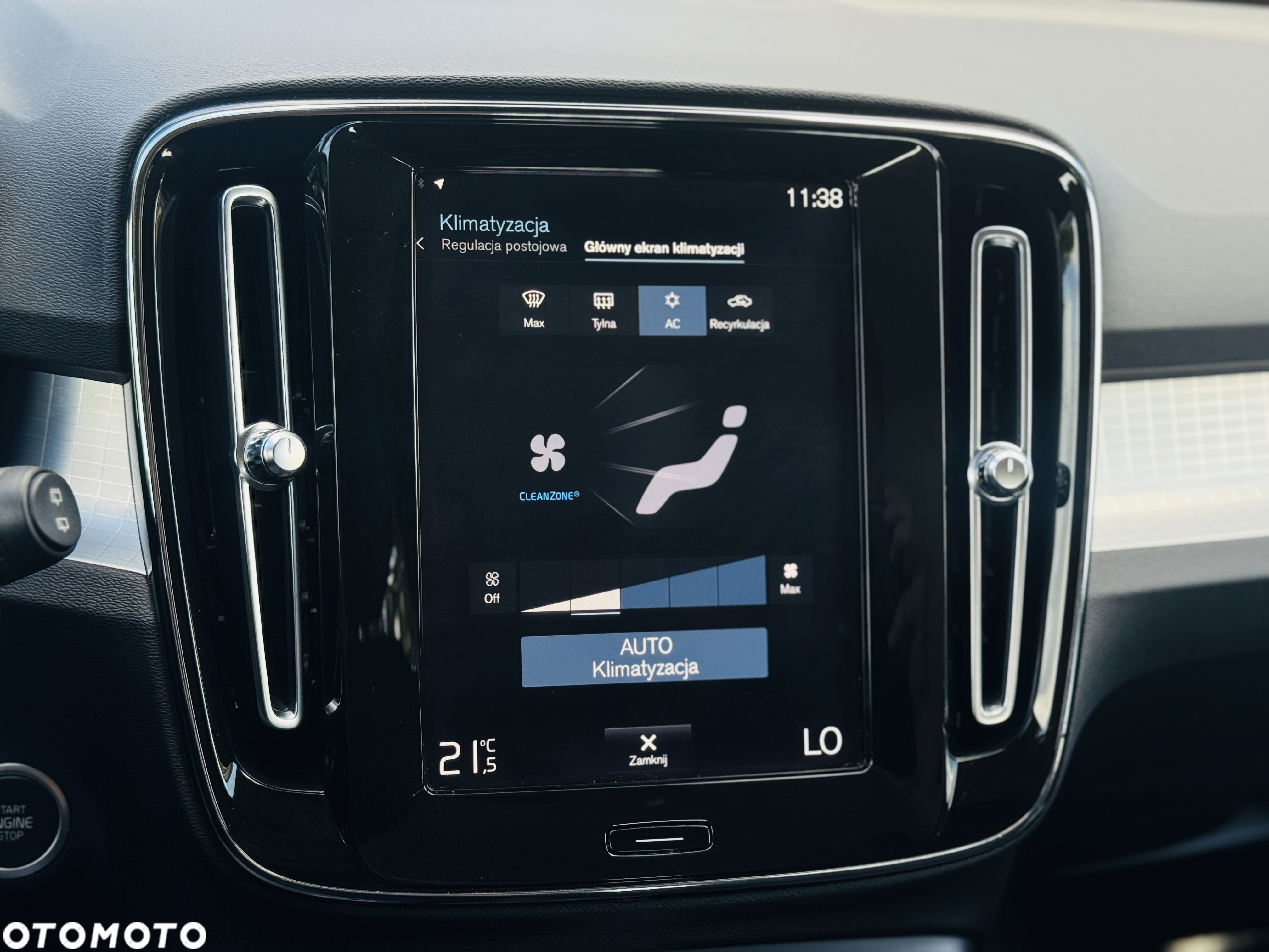 Volvo XC 40 T2 Plus Dark - 20