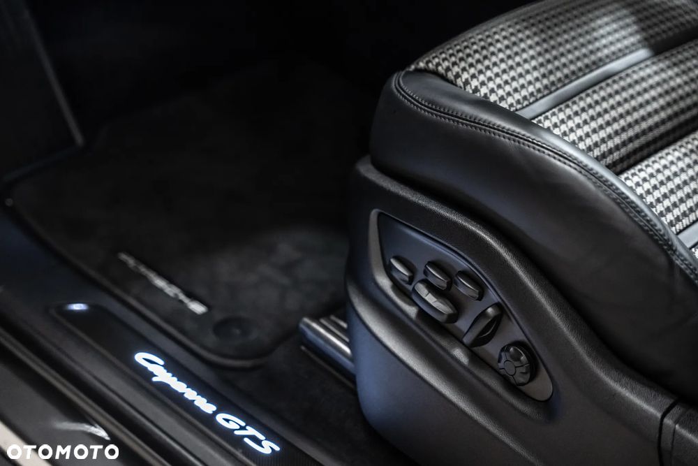 Porsche Cayenne - 24