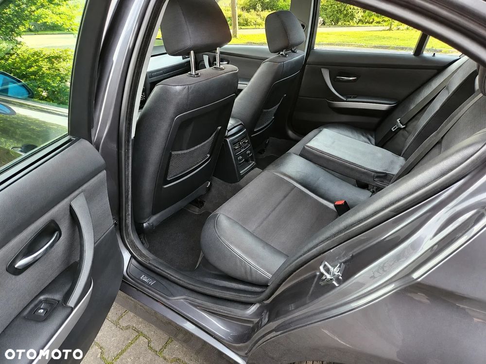 BMW Seria 3 320i Edition Exclusive - 14