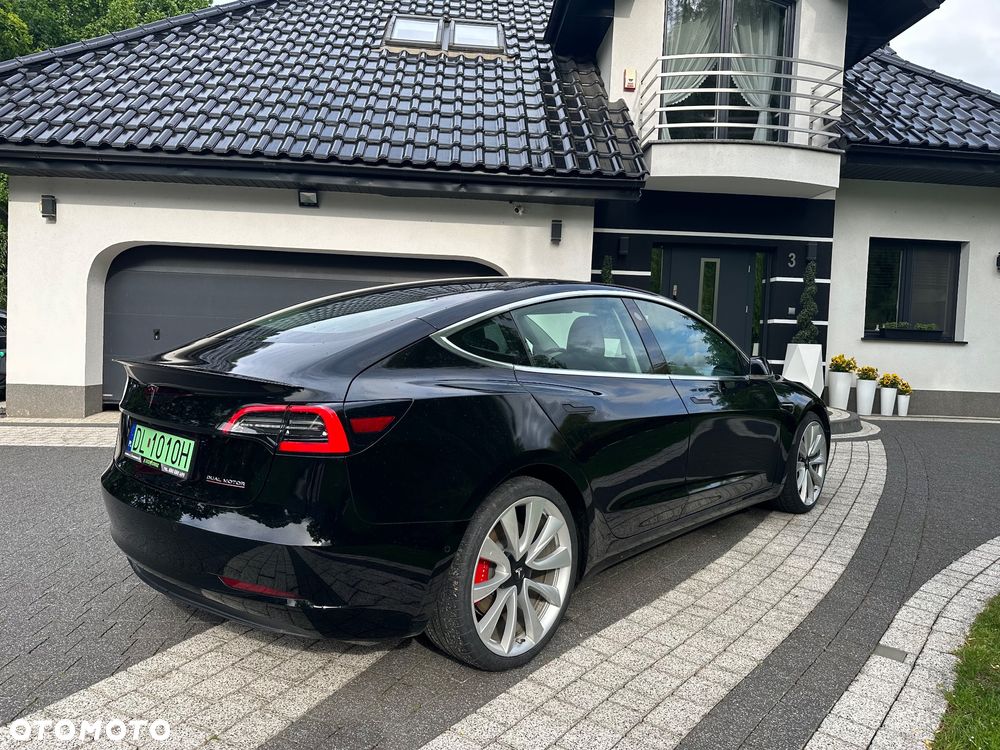 Tesla Model 3 - 4