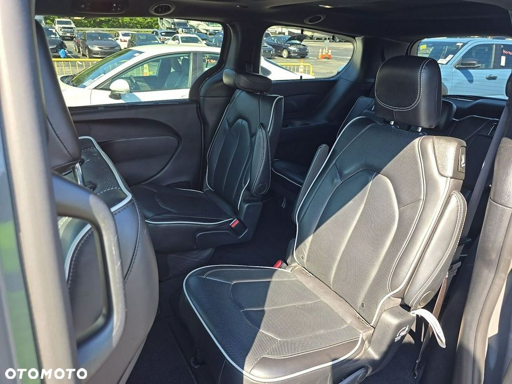 Chrysler Pacifica - 10