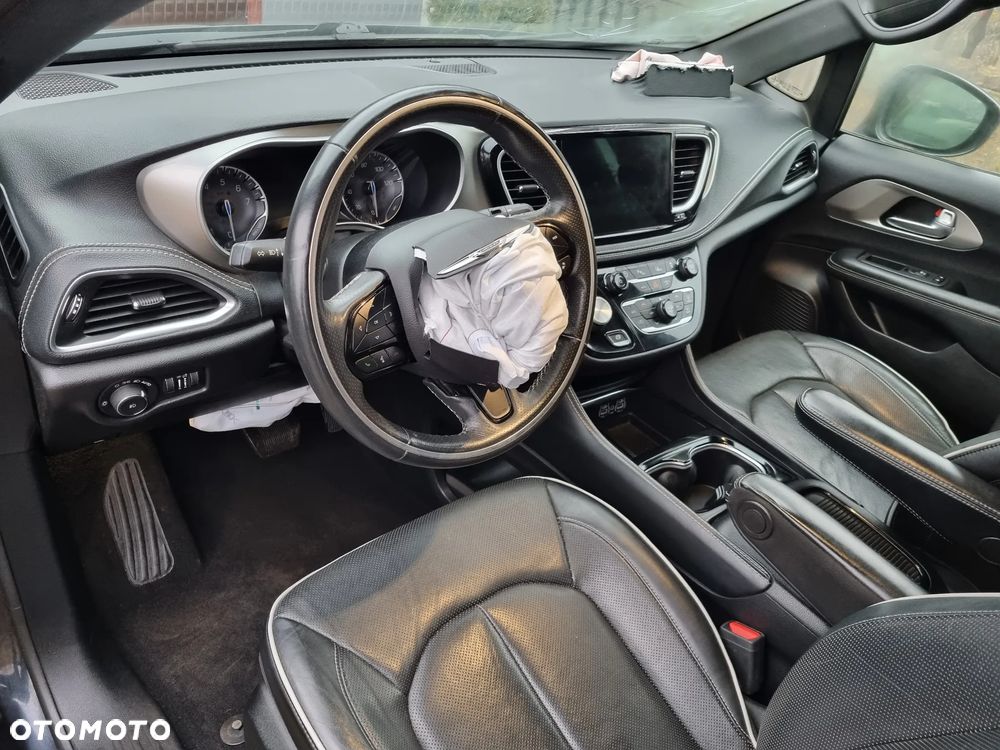 Chrysler Pacifica - 34