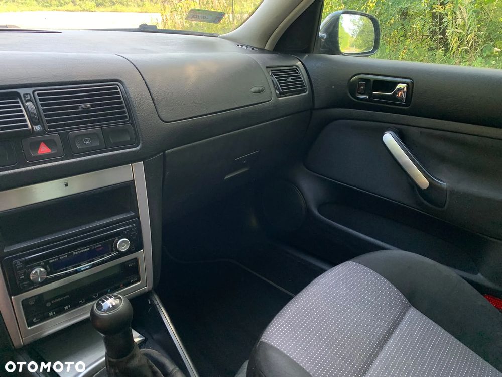 Volkswagen Golf 1.6 Comfortline - 11