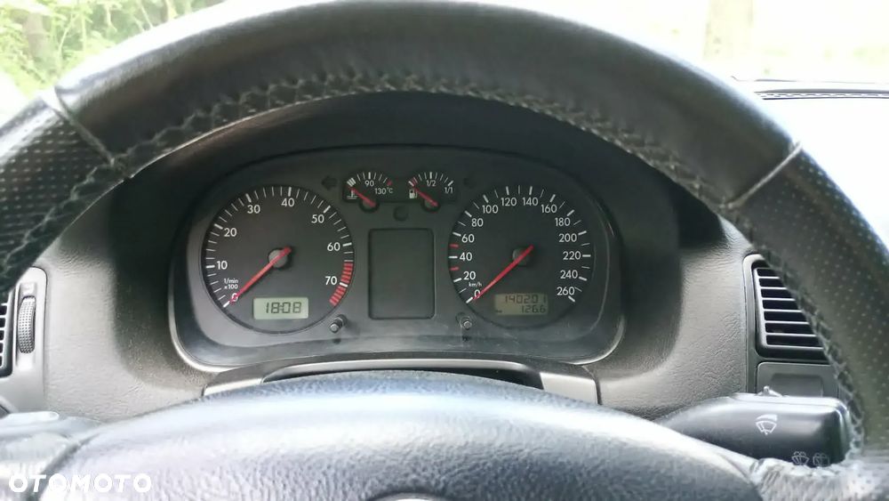 Volkswagen Golf 1.6 Comfortline - 15