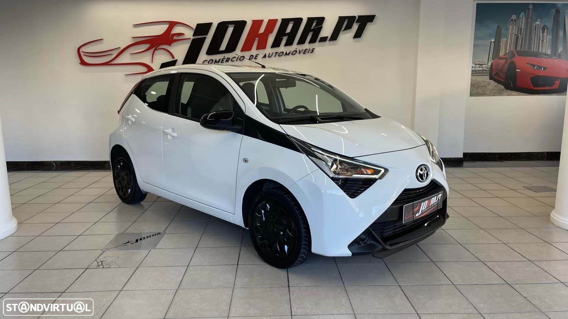 Toyota Aygo X Black&White - 1