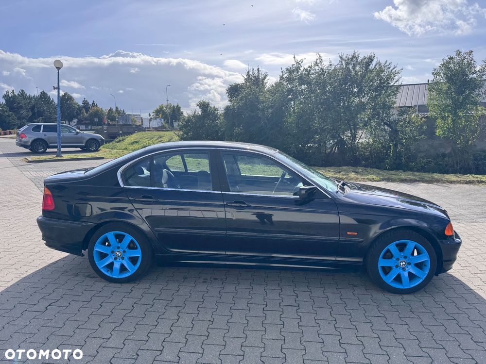 BMW Seria 3 323i - 7