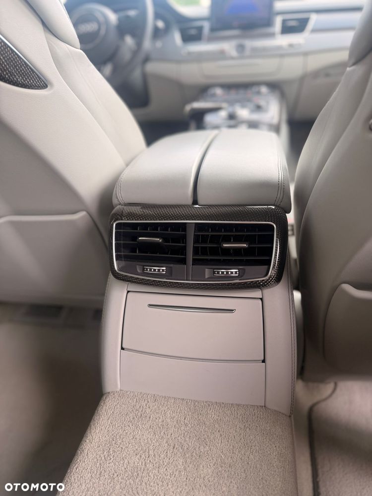Audi S8 - 14