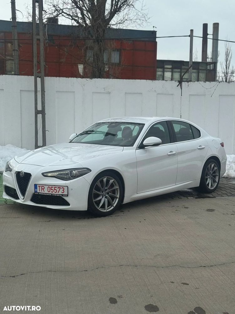 Alfa Romeo Giulia 2.2 AT8 Business - 2