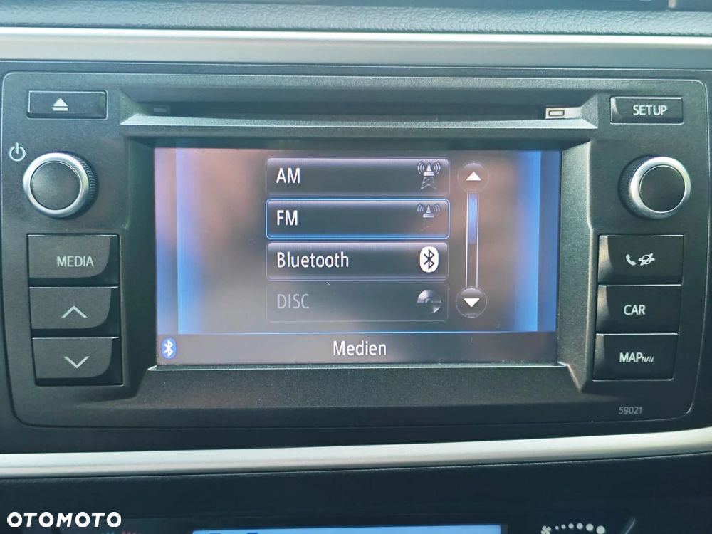 Toyota Auris 2.0 D-4D Premium Comfort - 23