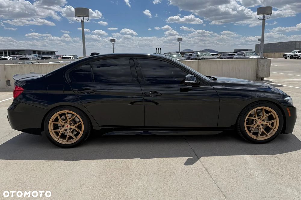 BMW Seria 3 330i M Sport - 4