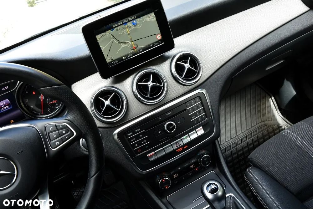 Mercedes-Benz CLA 200 Urban - 9