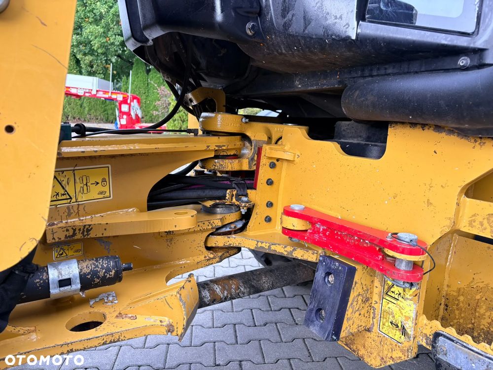 Caterpillar 908M - 19