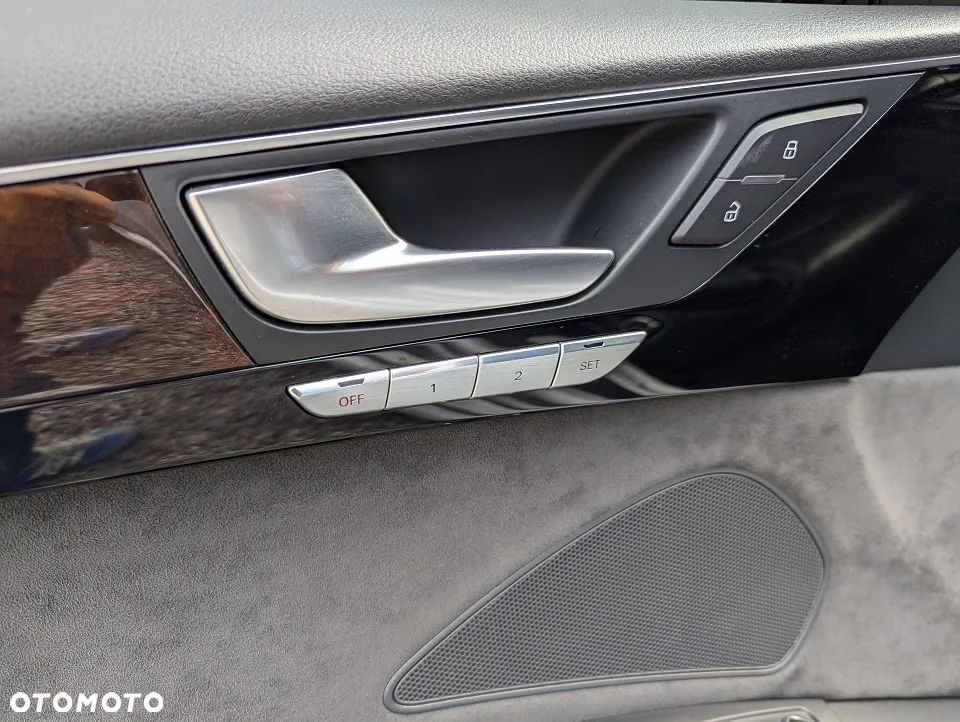 Audi A8 L 60 TFSI quattro tiptronic - 26