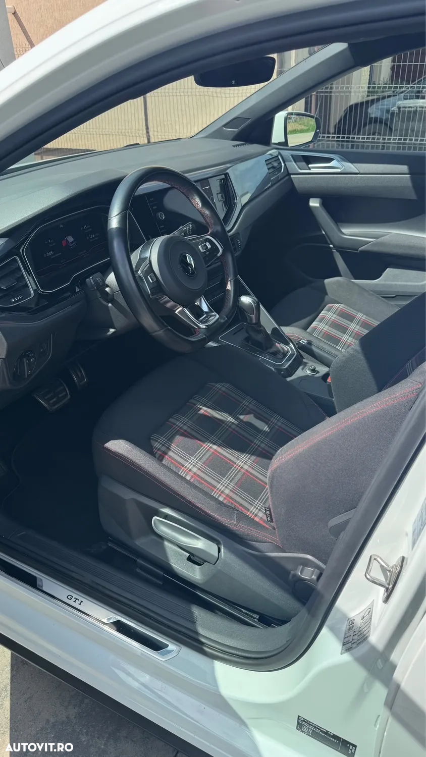 Volkswagen Polo 2.0 TSI OPF DSG GTI - 9