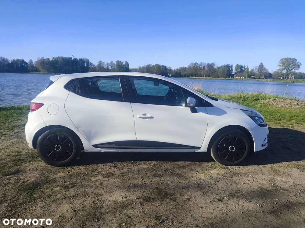 Renault Clio 1.2 16V 75 Life - 5