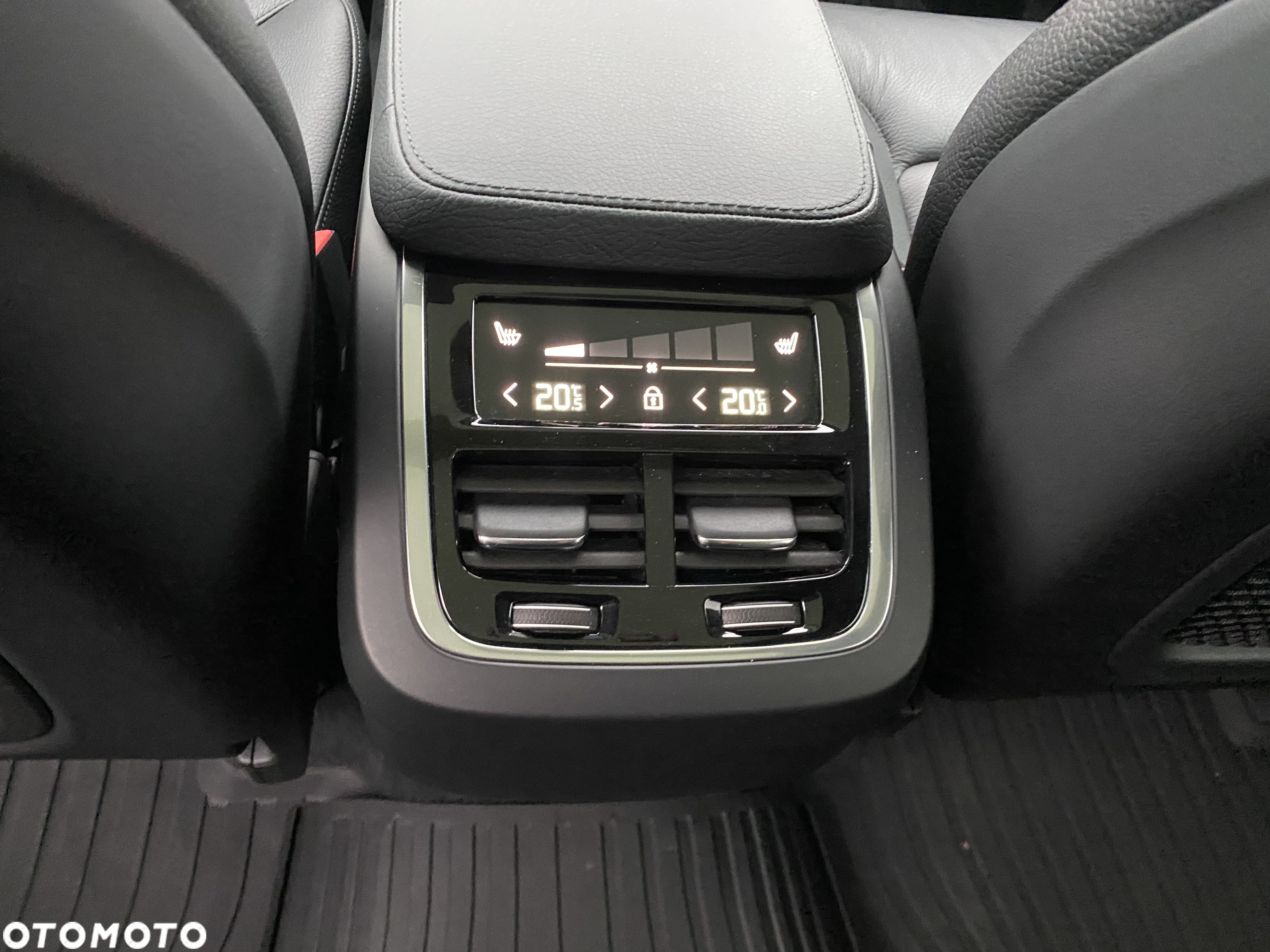 Volvo XC 90 T6 AWD Momentum 7os - 11