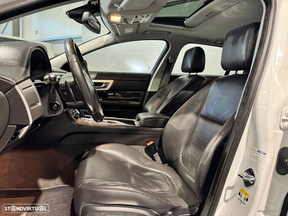 Jaguar XF Sportbrake 2.2 D R-Sport - 16