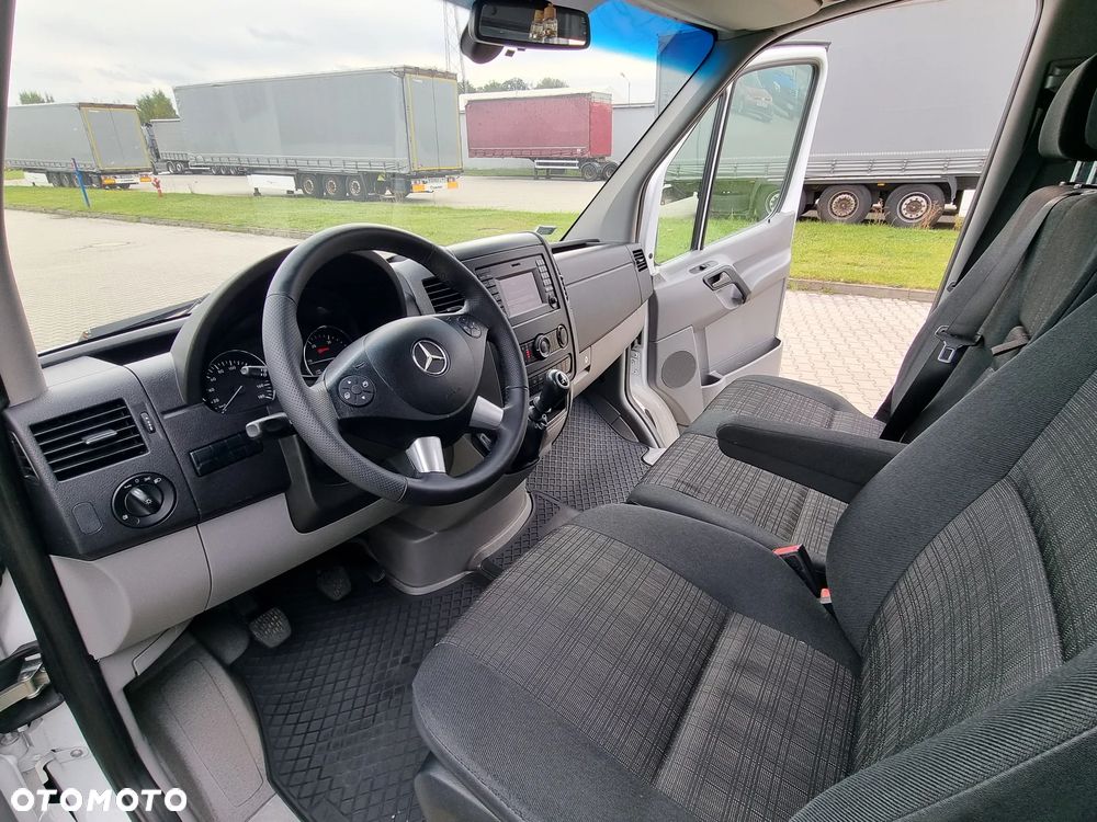 Mercedes-Benz Sprinter - 23