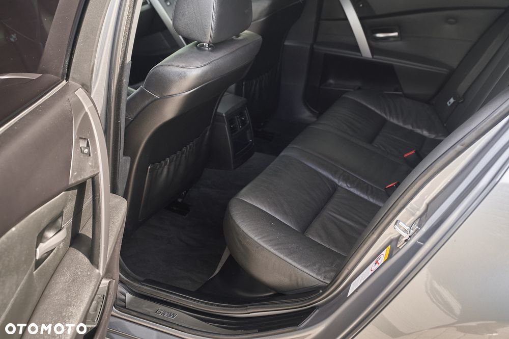 BMW Seria 5 525i - 23