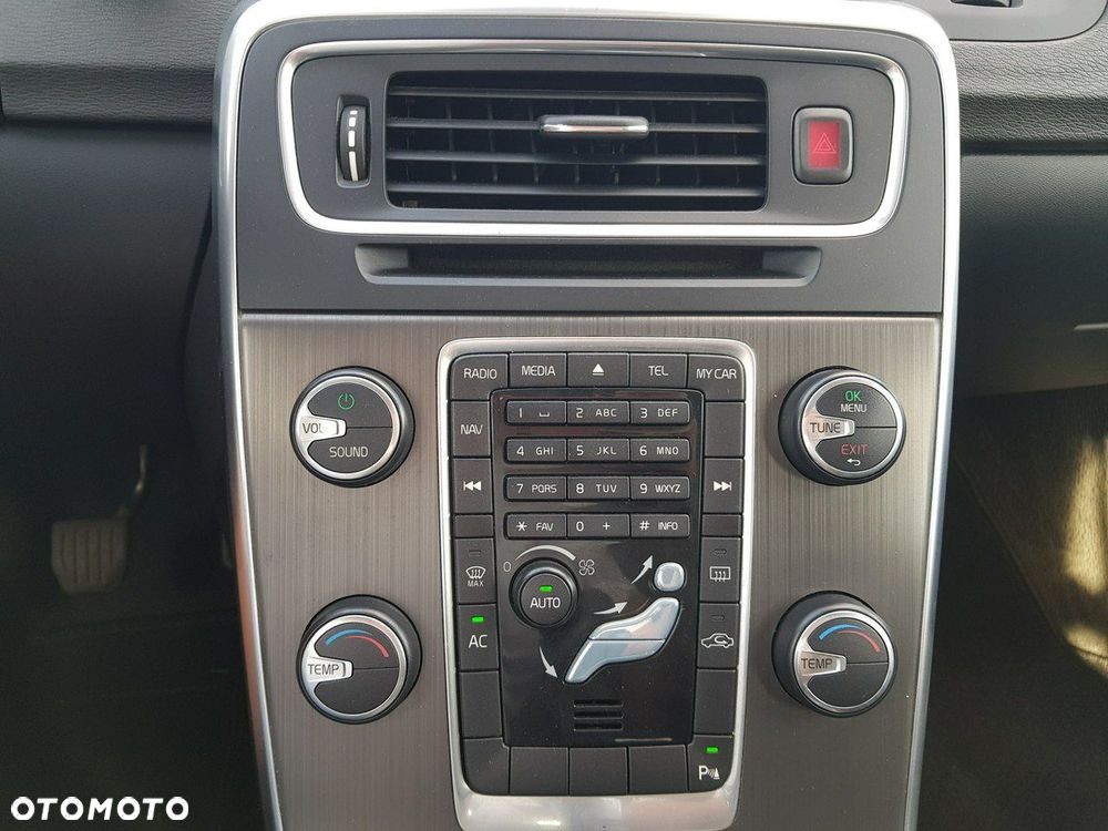 Volvo V60 D4 Momentum - 19