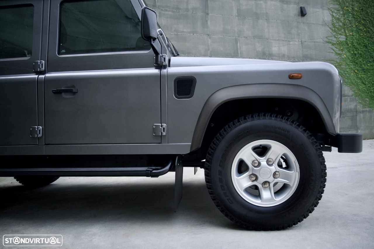 Land Rover Defender 110 SW 2.4 CRD S - 14