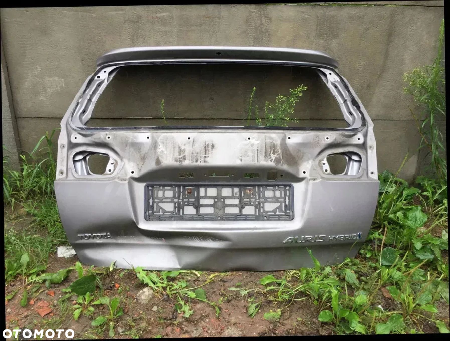TOYOTA AURIS II KOMBI 2012-2018 KLAPA TYLNA TYŁ EMBLEMATY ZNACZKI HYBRID - 1