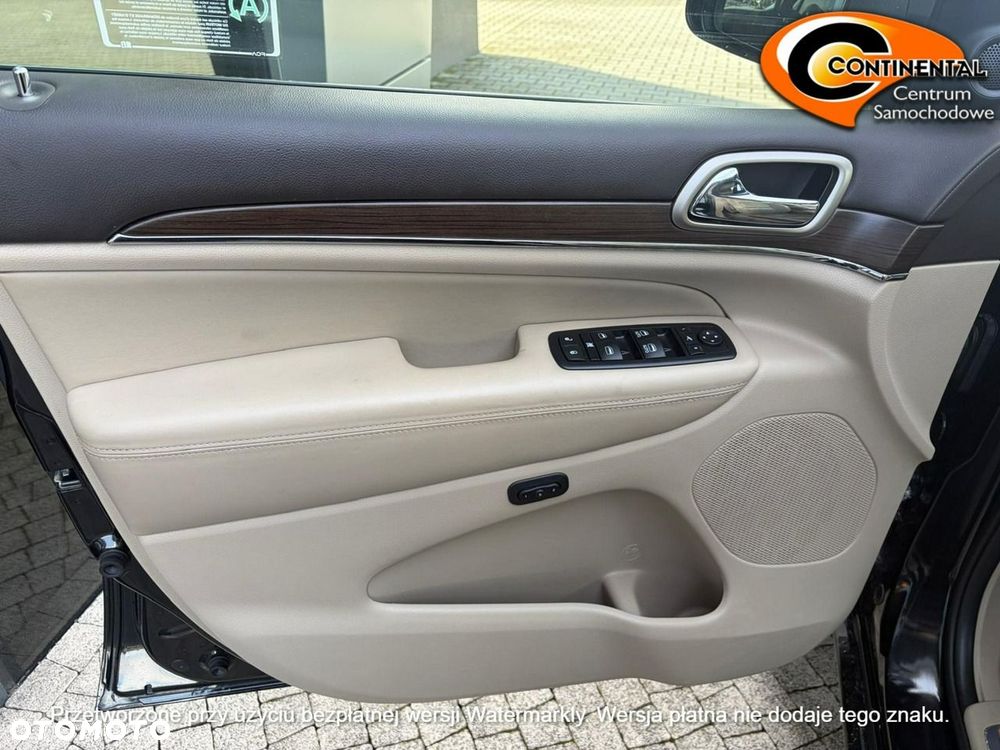 Jeep Grand Cherokee - 12