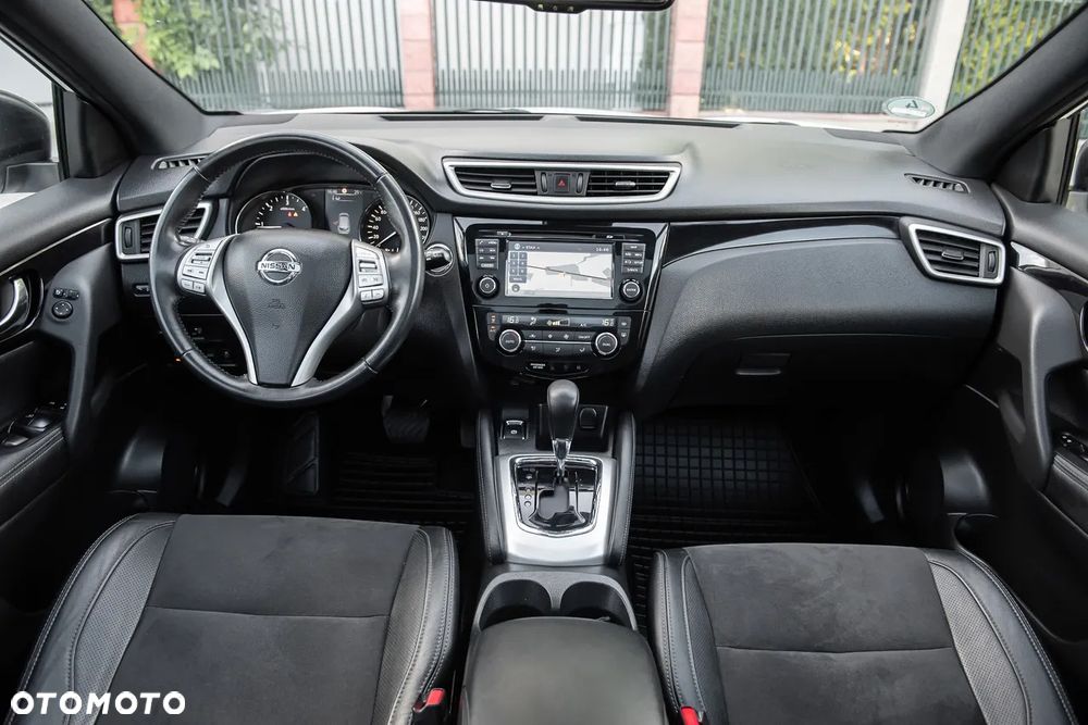 Nissan Qashqai 1.6 DCi Xtronic TEKNA - 26