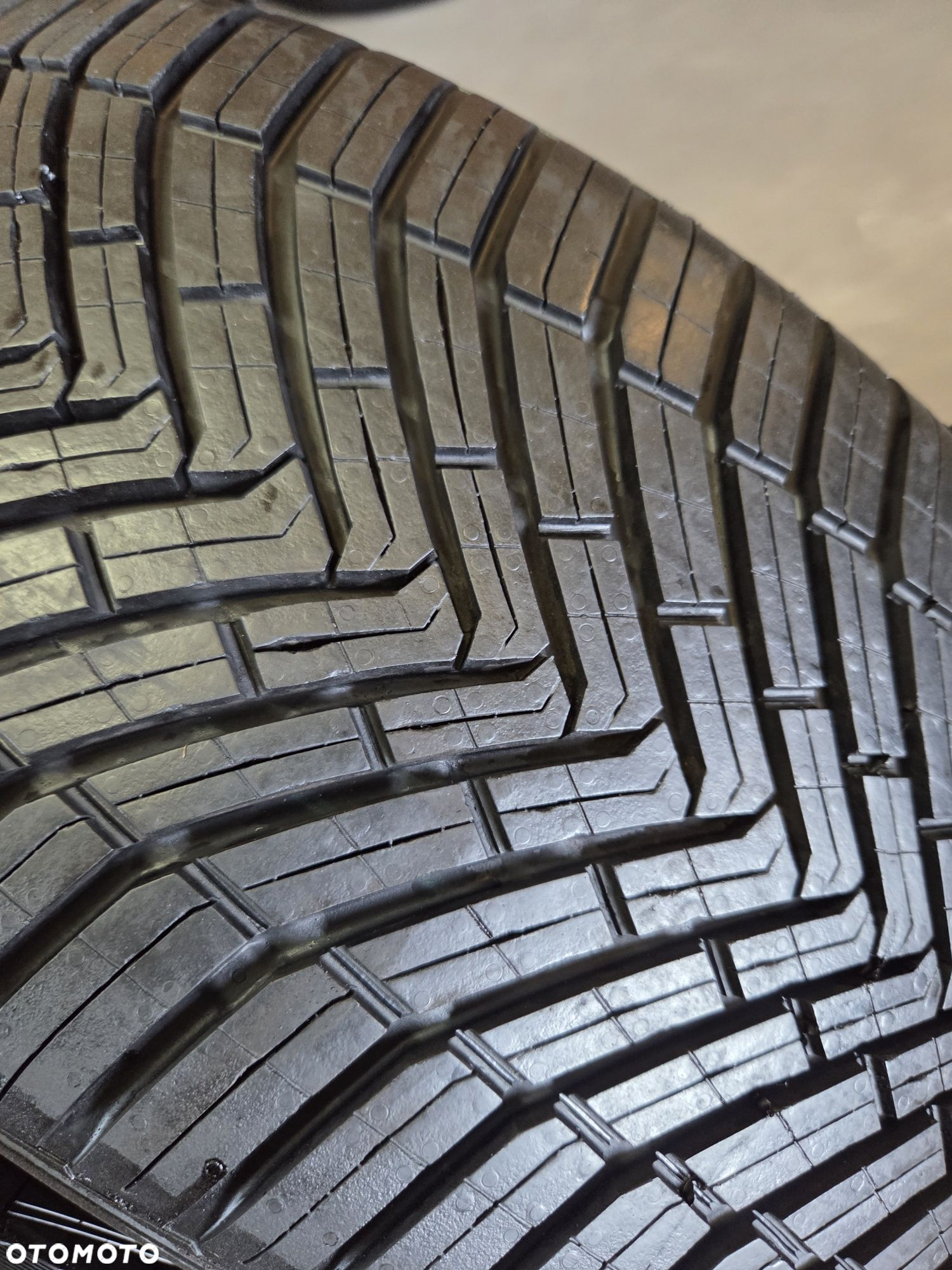 opony używane 235/45R18 Continental allseasoncontact - 2