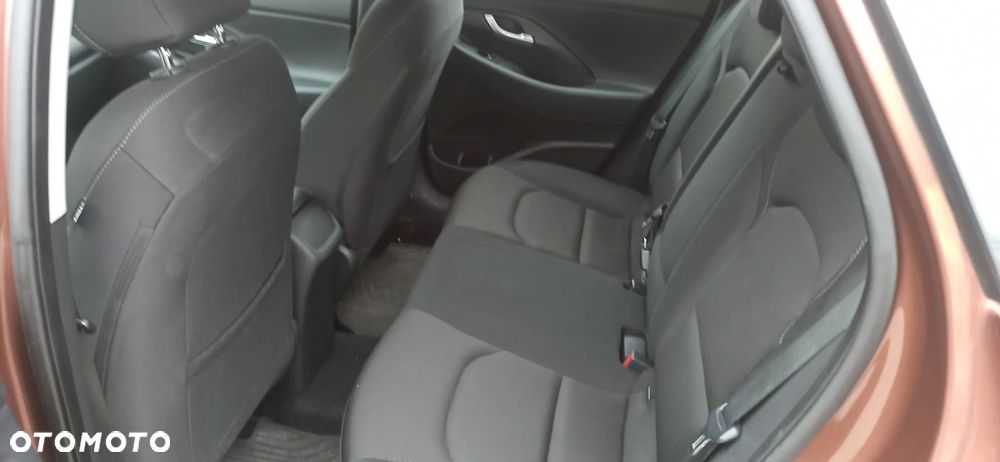 Hyundai i30 1.6 D Comfort - 24