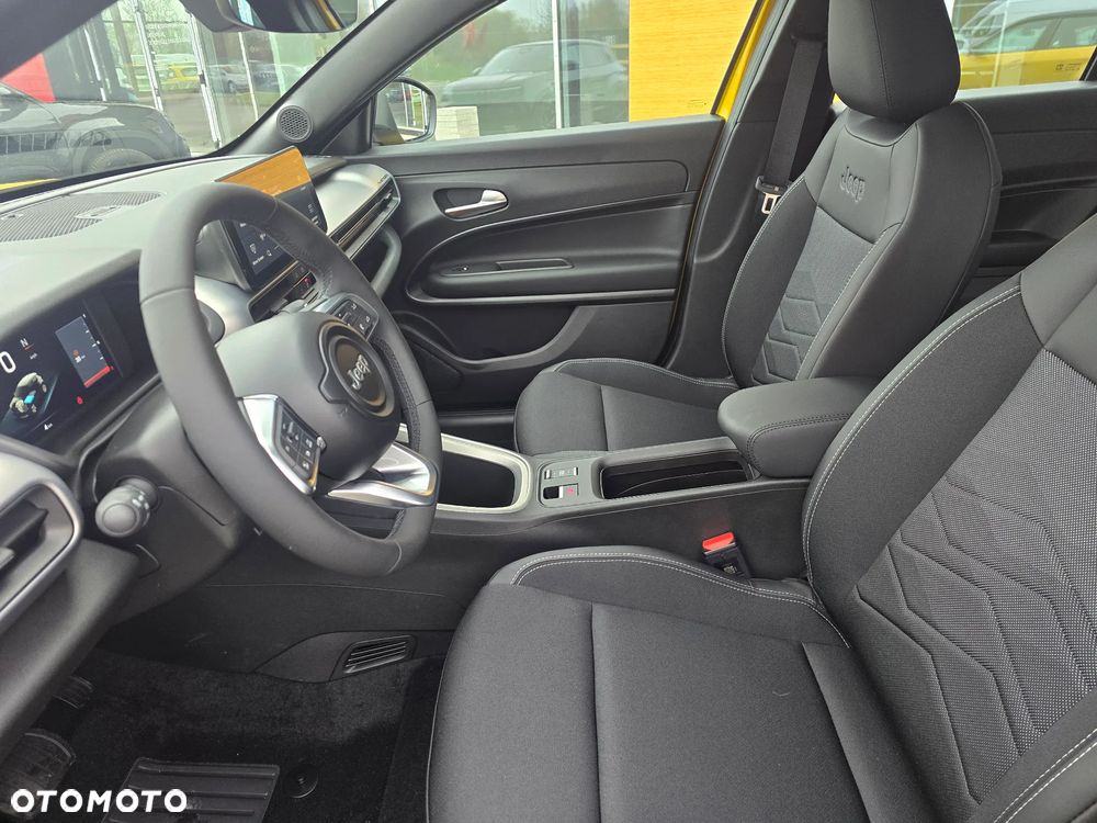 Jeep Avenger 1.2 T3 mHEV Altitude FWD eDCT6 - 10