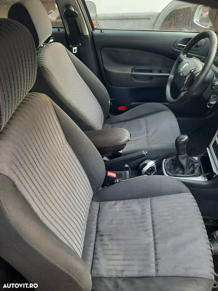 Dezmembrez Skoda Octavia 1, 1.6 Benzina 2001 - 8