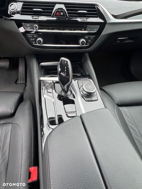 BMW Seria 5 530i xDrive Luxury Line - 12