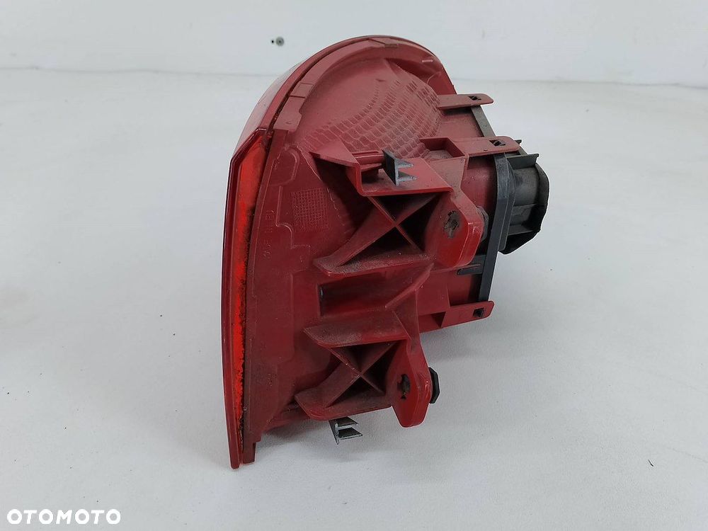 LAMPA TYLNA LEWA VW PASSAT B7 SEDAN - 5