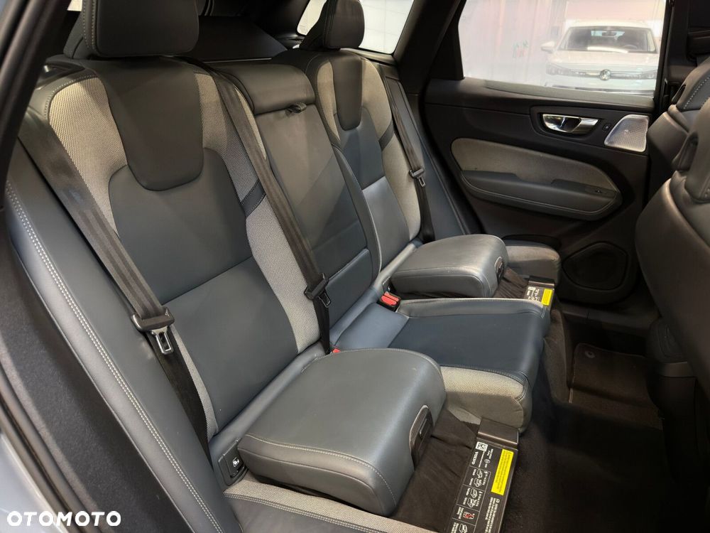 Volvo XC 60 B5 B AWD R-Design - 31
