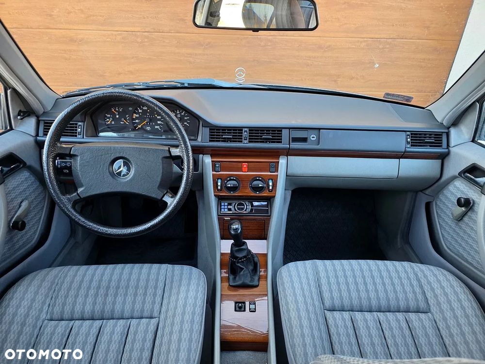 Mercedes-Benz W124 (1984-1993) - 17