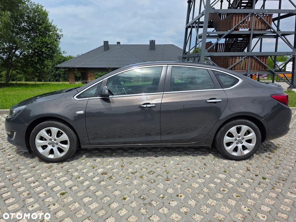 Opel Astra 1.6 NAVI - 20