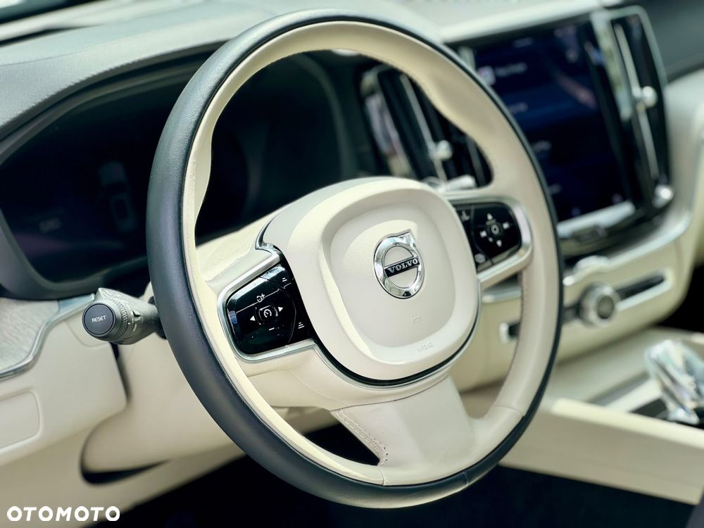 Volvo XC 60 B5 B AWD Ultimate Bright - 17