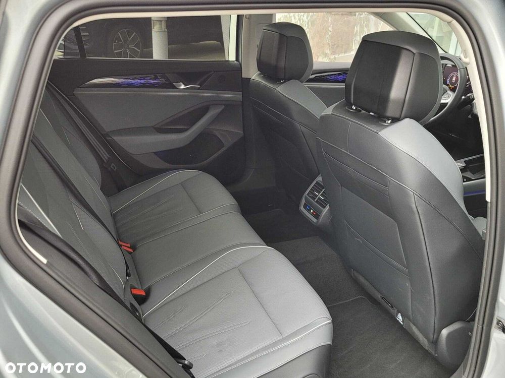 Volkswagen Passat - 8