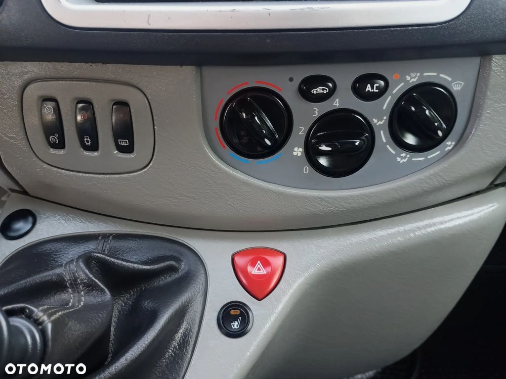 Opel Vivaro - 24