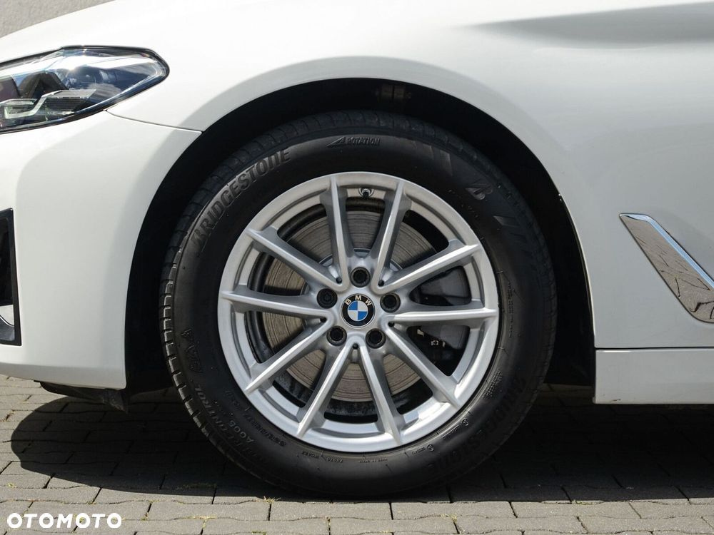BMW Seria 5 518d mHEV - 9