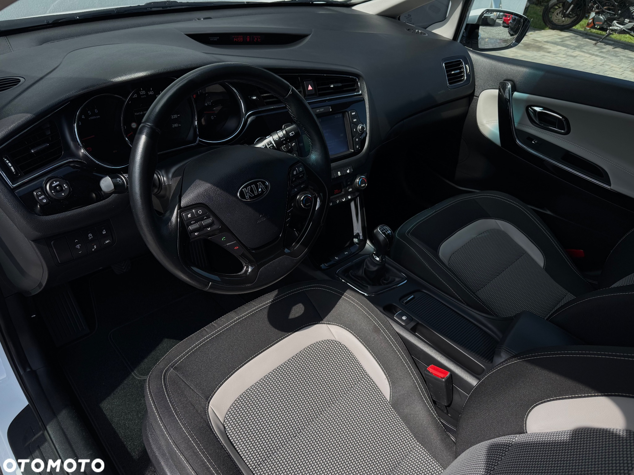 Kia Ceed 1.6 CRDi 136 ISG Spirit - 13