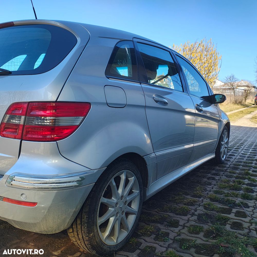 Mercedes-Benz EQB - 5