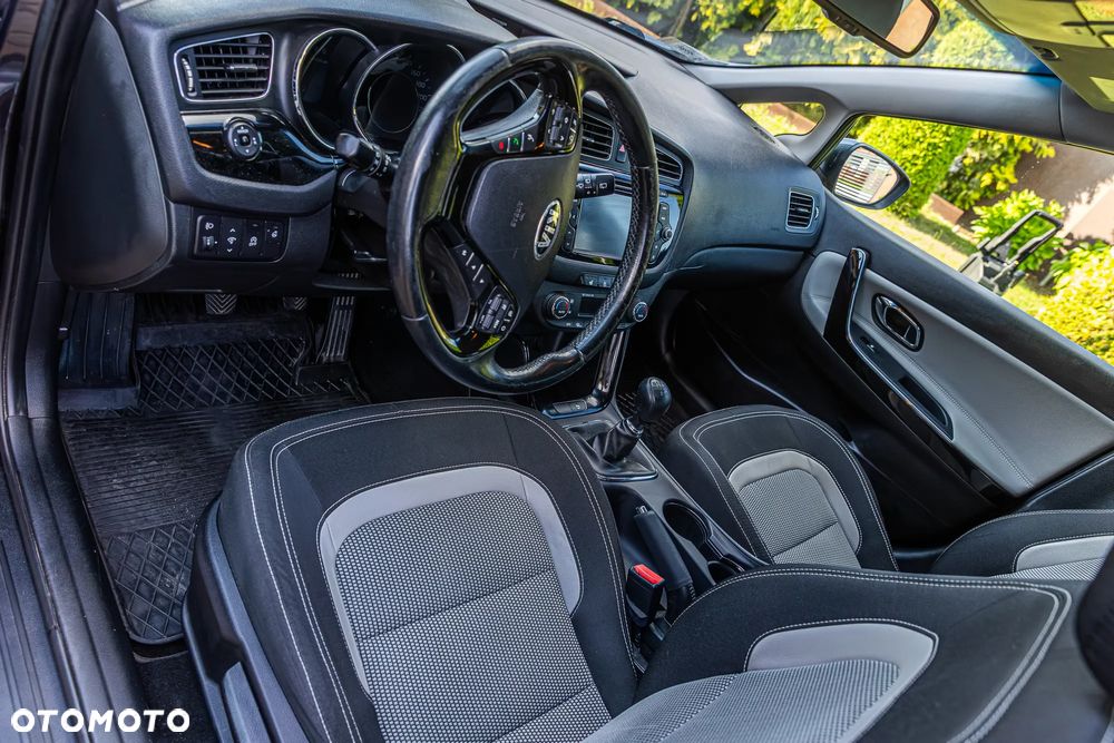 Kia Ceed 1.6 GDI Dream Team Edition - 19