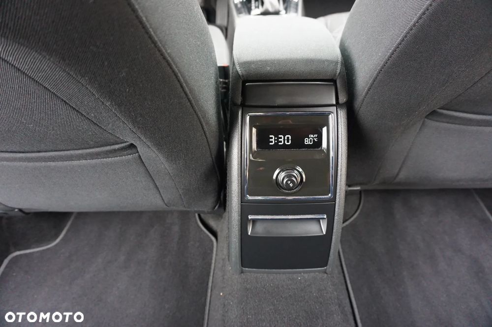 Skoda Superb 2.0 TDI DSG FAMILY - 34