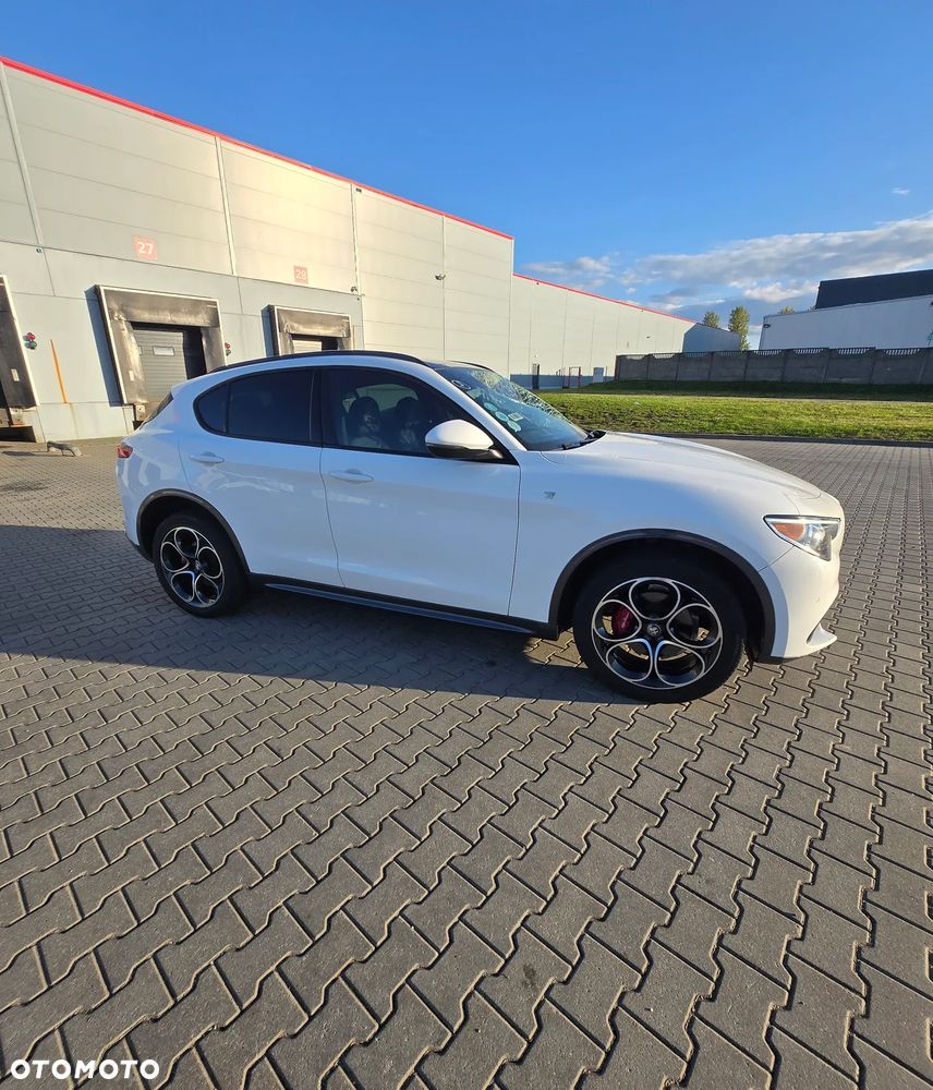 Alfa Romeo Stelvio 2.0 Turbo 16V AT8-Q4 Ti - 5