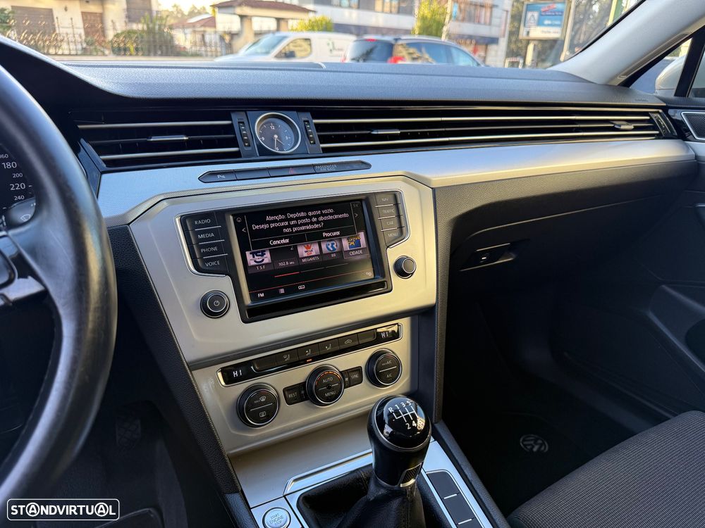 VW Passat 1.6 TDI Highline - 28